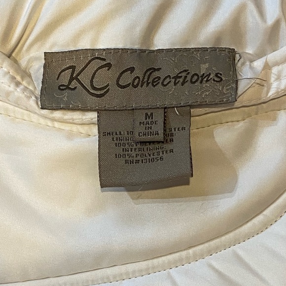 Women’s Reversible Vest - KC Collections - White Vest Reverses to Faux Fur Vest - Picture 6 of 9